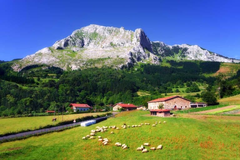 8 villes a visiter pour decouvrir le pays basque 1